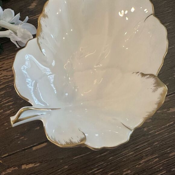 Mikasa Ivory Bone China Leaf Dish by Larry Laslo  Japan  Narumi 24K gold trim - Picture 5 of 7